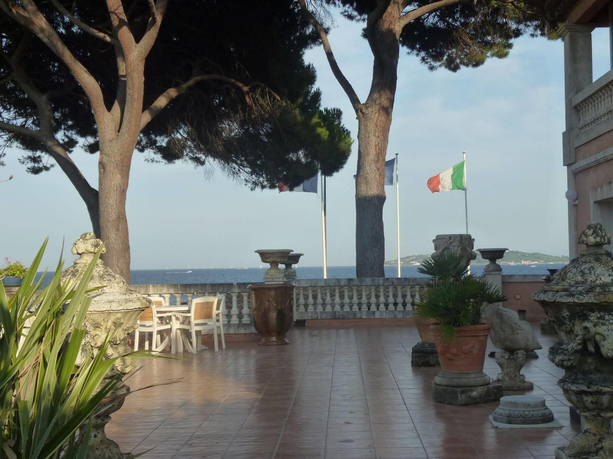 Hotel Martinengo Sainte-Maxime Buitenkant foto