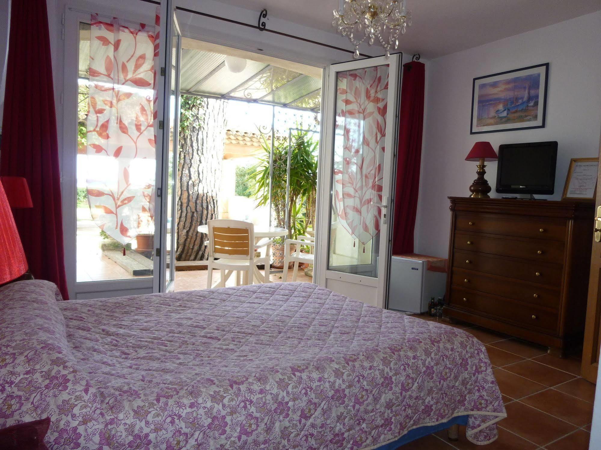 Hotel Martinengo Sainte-Maxime Buitenkant foto