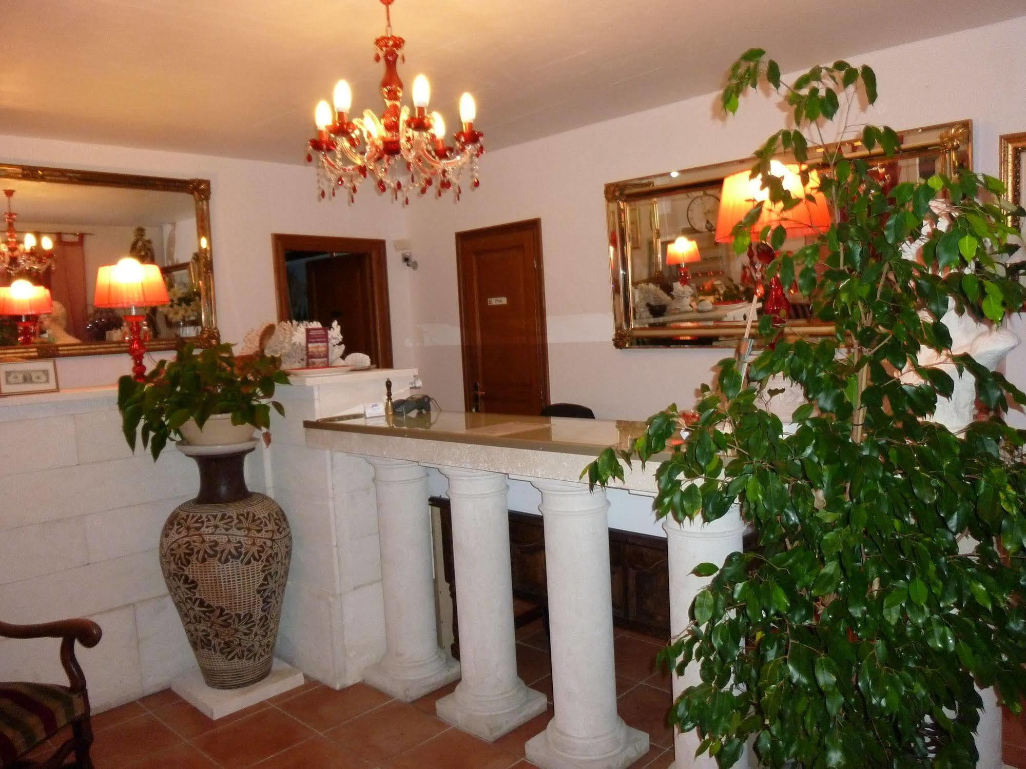 Hotel Martinengo Sainte-Maxime Buitenkant foto